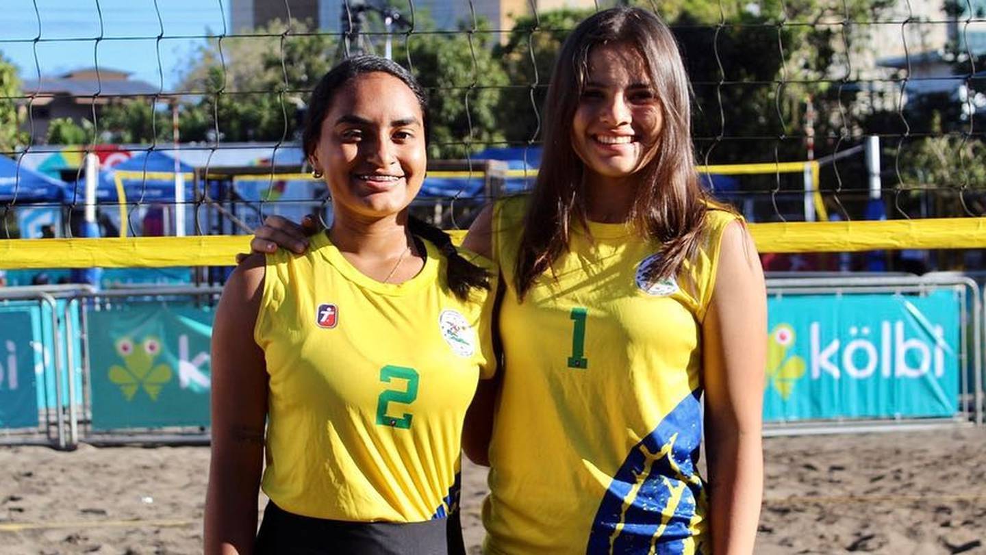 El equipo femenino de voleibol de playa Sub-19 de Santa Cruz lo integran Hillary Cordero Cabalceta y Valentina Paniagua Díaz. Ellas participaron en la edición 40 de los Juegos Deportivos Nacionales Icoder 2022-2023.