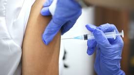 Caja pondrá vacuna contra el papiloma humano a niñas de 10 años en adelante