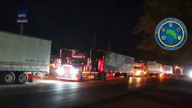 Policía escoltó dos caravanas más de transportistas de frontera a frontera 