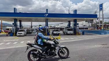 Rodrigo Chaves sobre la gasolina: “se nos fue de la mano la situación”