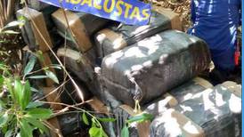 Guardacostas decomisan 35 pacas de droga que venían de Colombia