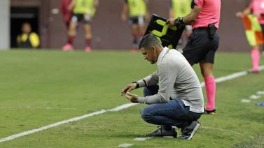 Goleada ante el Saprissa provocó la renuncia del técnico de Grecia