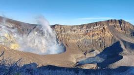 Elevan actividad del Turrialba a nivel 3: “volcán en erupción”
