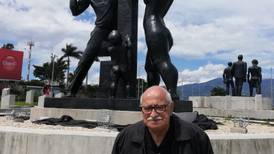 Otra vez se puede ver el monumento a las Garantías Sociales en la rotonda de Zapote