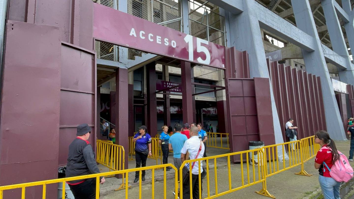 La Municipalidad de Tibás no permite el ingreso de aficionados liguistas al estadio Ricardo Saprissa. Alonso Tenorio.