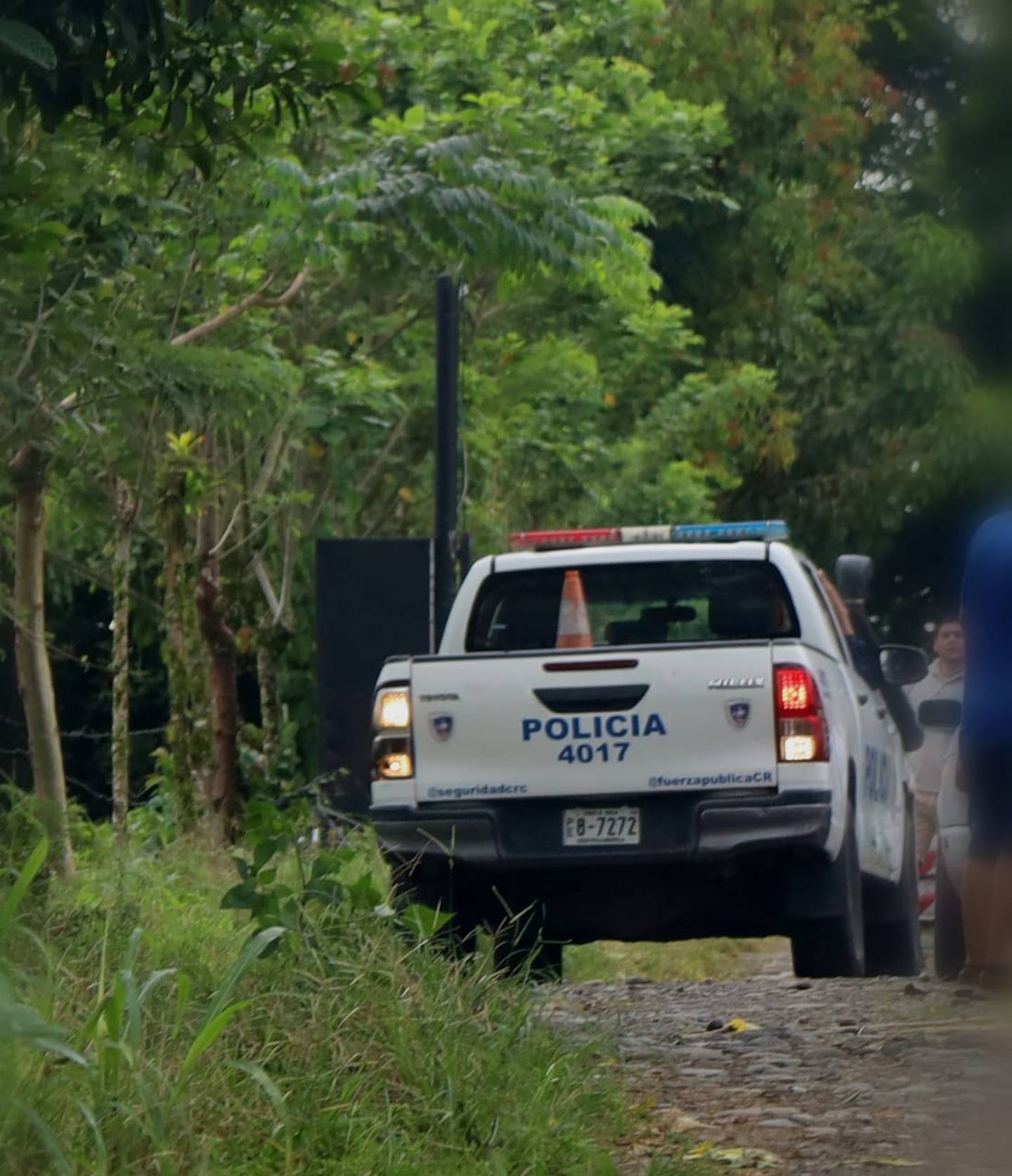 A media mañana de este sábado, agentes del OIJ levantaron el cuerpo en Jiménez de Pococí. Foto: Reiner Montero.