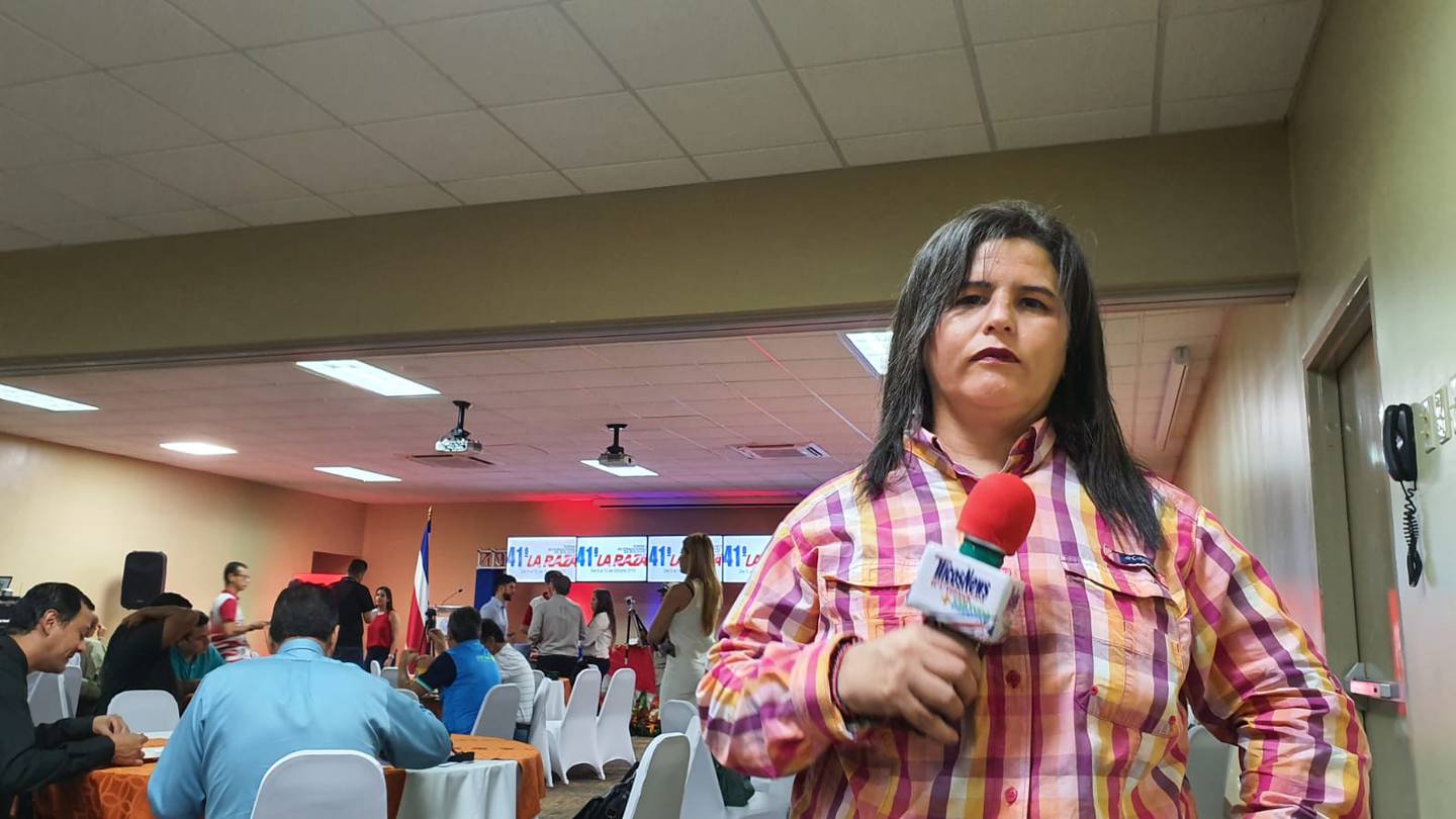 Diorveth Alvarado Ortega, vecina de Hatillo 3, se contagió de covid-19 en agosto del año pasado y 10 meses después su familia vive un calvario con las secuelas