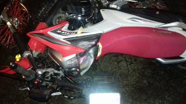 Motociclista muere en accidente y el acompañante lucha por la vida