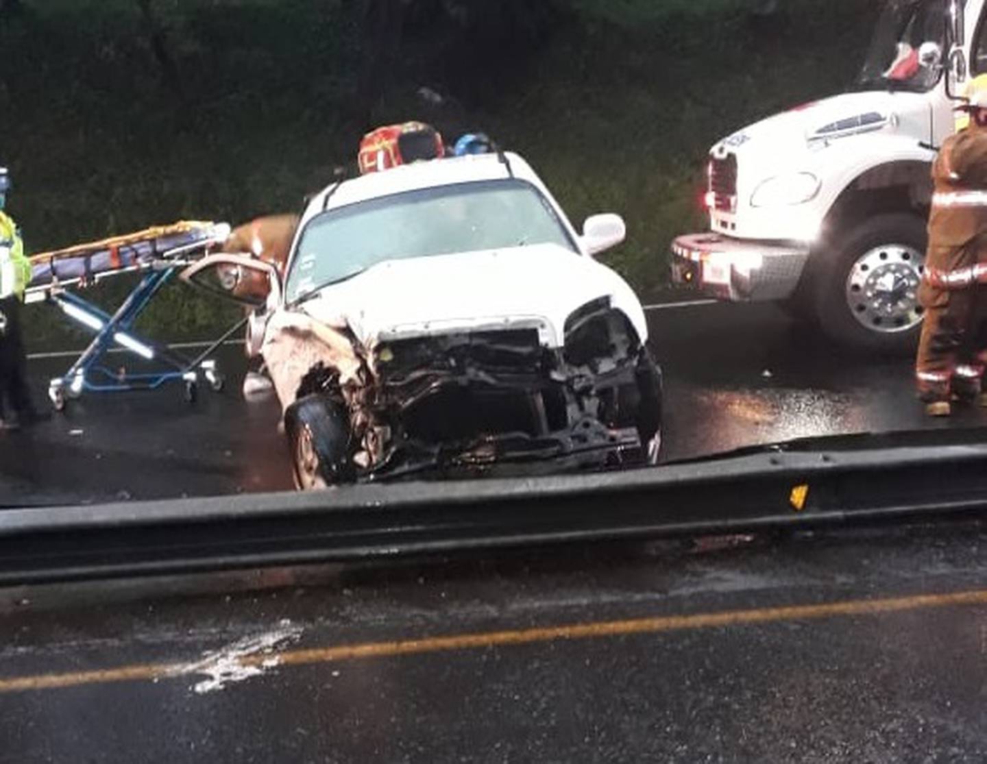 Choque en la autopista General Cañas. Foto cortesía Accidentes de Costa Rica.