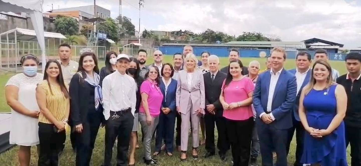Al estadio municipal de Alajuelita llegó la primera dama de Estados Unidos, doña Jill Biden, para confirmar el apoyo del gobierno de su país al programa Sembremos Seguridad