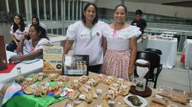 Mamá e hija se aferran a negocito que mantiene viva una deliciosa tradición guanacasteca