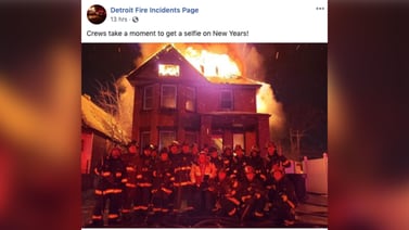 Hay tontos en todo lado: Bomberos de Detroit se toman selfi en pleno incendio