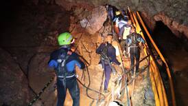 Rescatan a cuatro niños más de cueva en Tailandia y ya solo quedan cinco