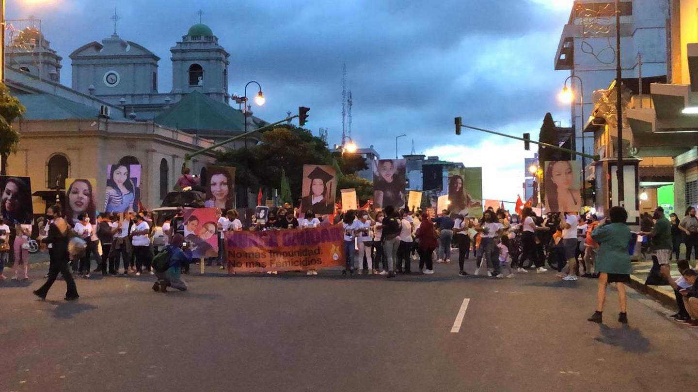 Marcha en San José por el  Día Internacional de la Eliminación de la Violencia contra la Mujer. Foto cortesía Reinas Silenciadas.