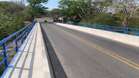 Puente del Tárcoles ya tiene aceras más amplias y mayor seguridad para peatones