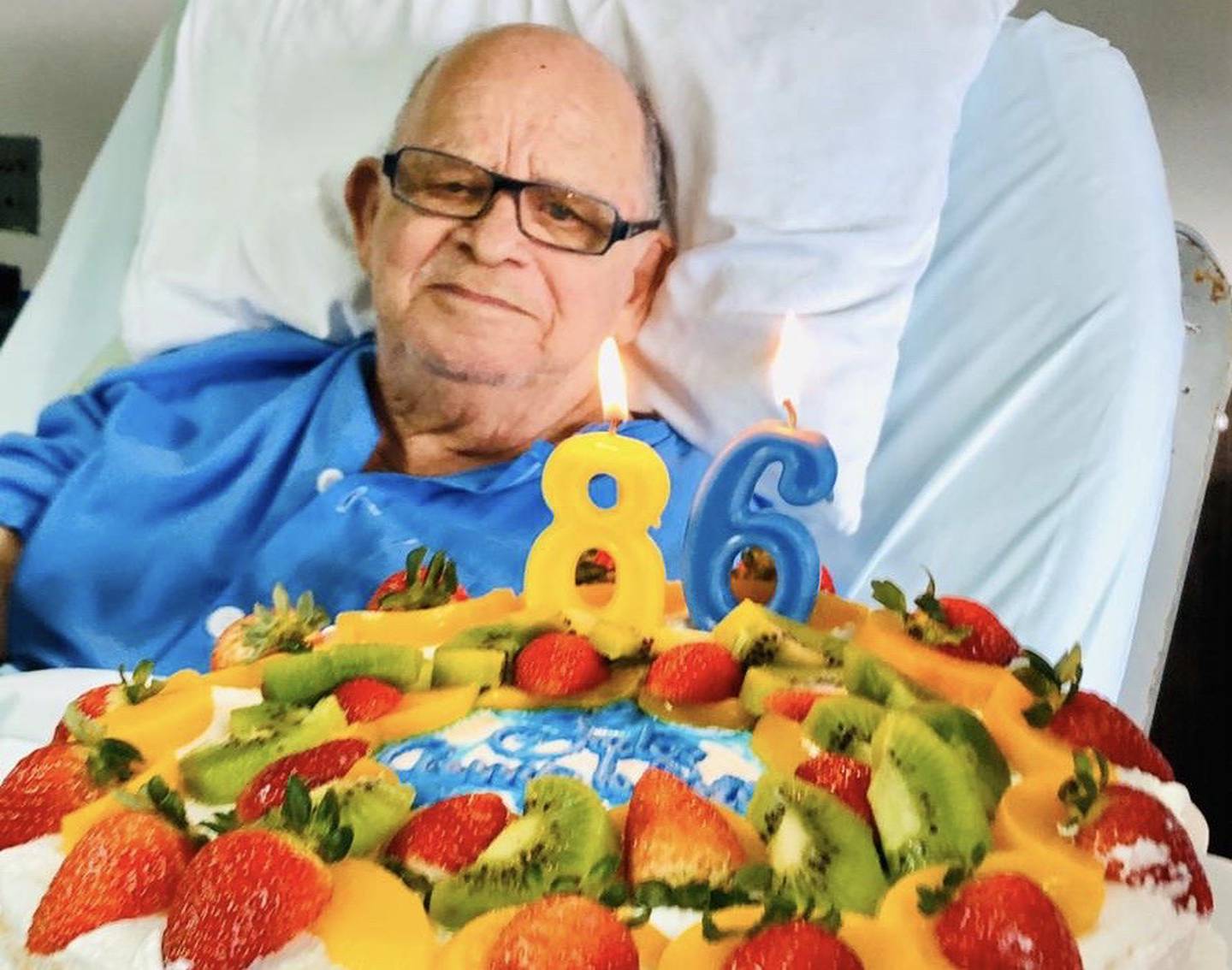A don Bolívar Chacón Cabezas le celebraron sus 86 años en el hospital de  San Carlos