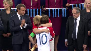 'La novia del Mundial’: Abrazos y besos de la presidenta de Croacia Kolinda Grabar se roban el show en la final de Rusia 2018