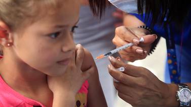 Gobierno anuncia llegada de vacunas anticovid para niños, pero hay un problema con el medicamento