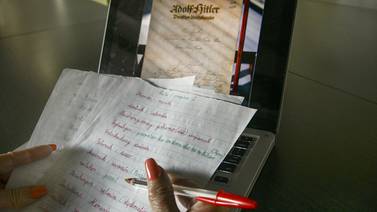 Alemana descifra extraña carta con escritura gótica que envió Hitler a Costa Rica