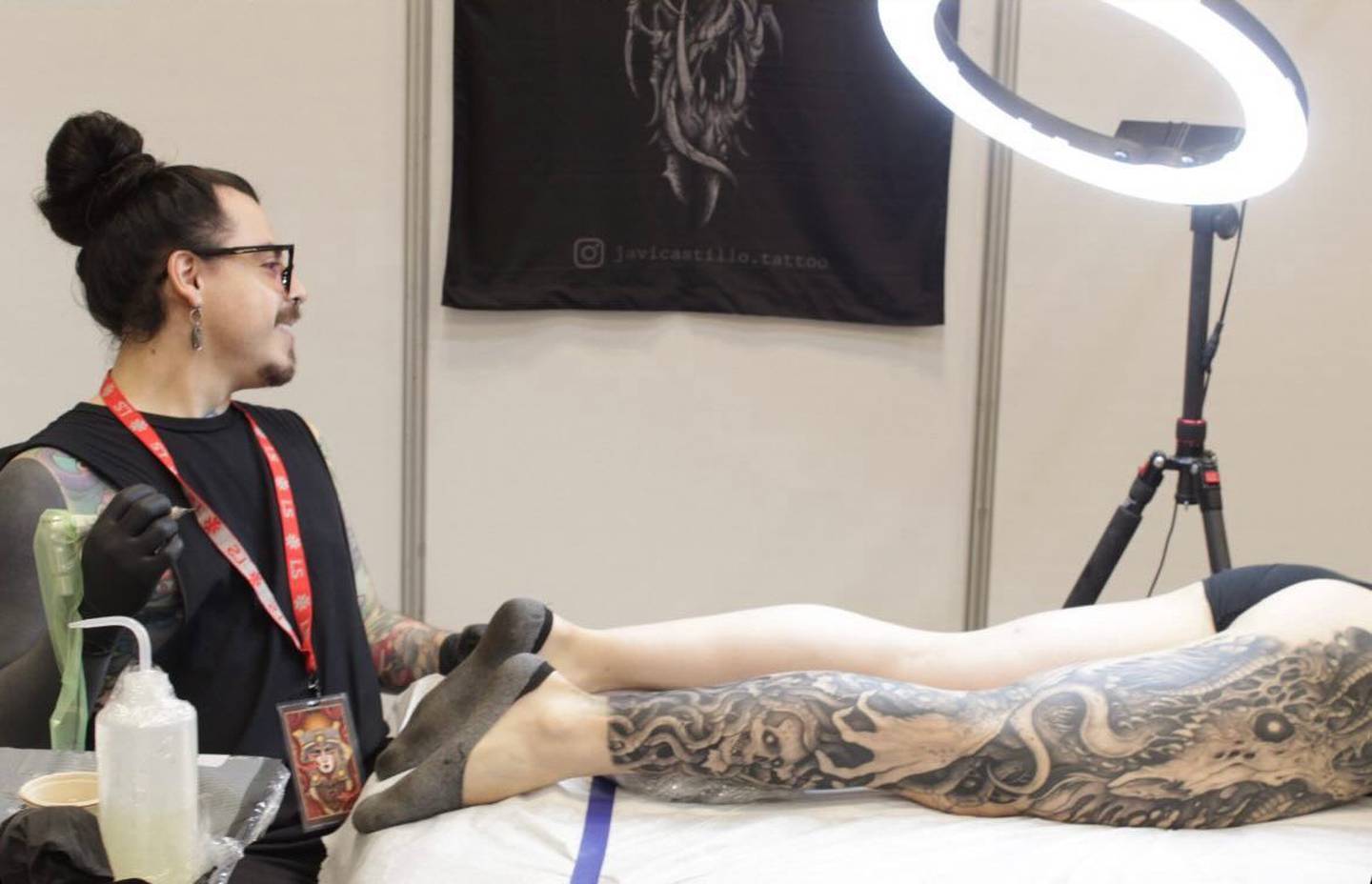 Javier Castillo es un tatuador tico que poco a poco se abre nombre a nivel internacional.