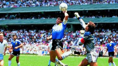 Balón con el que Maradona hizo el gol “de la mano de Dios” se vendería en ¢2 mil millones en subasta