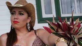 Cantante Stefany Herrera busca a su “minicumbierita” para premiarla 