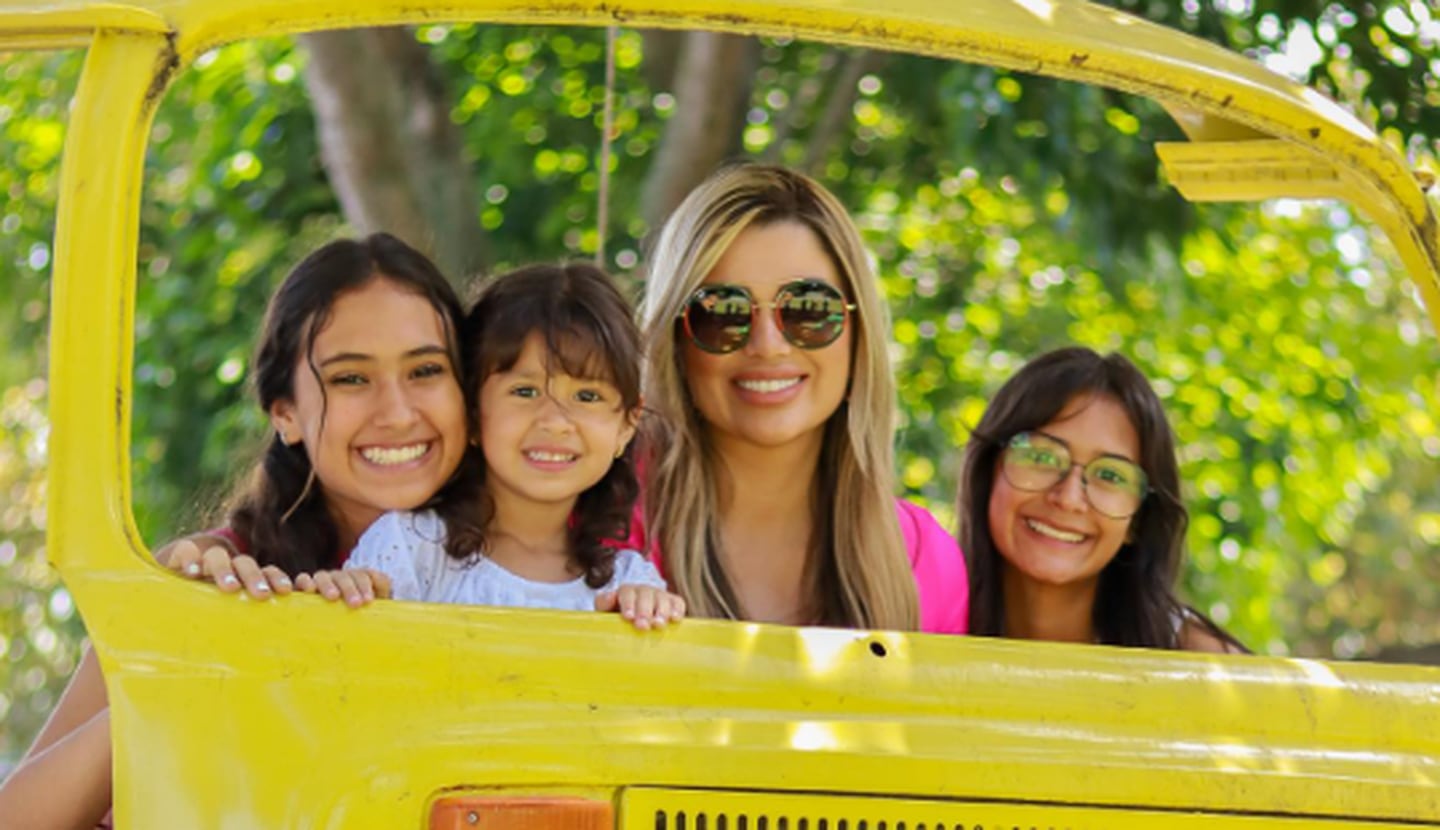 Melissa Durán y sus hijas. Instagram