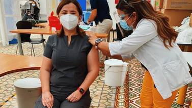 Doctora María Luisa Ávila ya está vacunada contra el covid