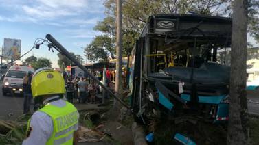 (Video) Cámaras de buses serán claves para saber qué generó el accidente en la General Cañas