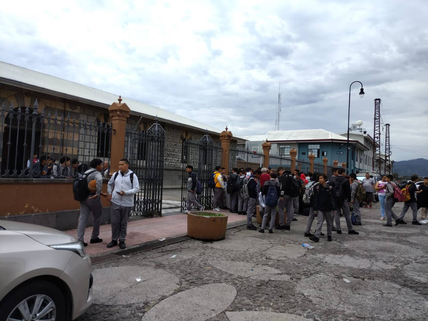 El Liceo de Costa Rica, el Colegio Superior de Señoritas y el Colegio México están siendo allanados por autoridades judiciales este viernes 19 de junio.