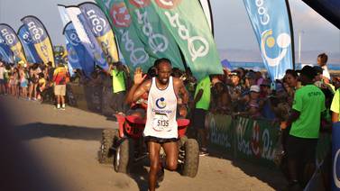 Corredor etíope triunfó bajo el sol y en la arena del Puerto