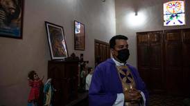 El precio de ser sacerdote en la empobrecida Venezuela en tiempos de covid-19