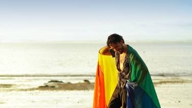 Cantante gay costarricense crea conciencia con su música 