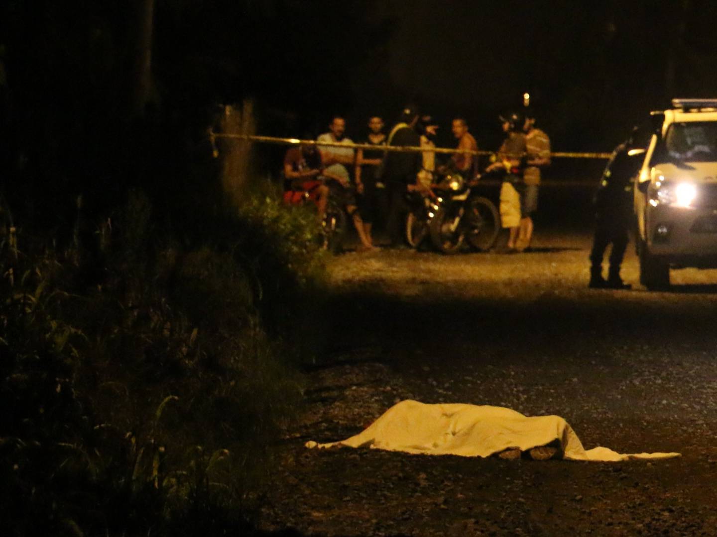 Joven asesinado en La Roxana de Pococí. Foto Reyner Montero.