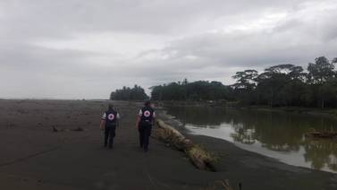 Cruz Roja extiende al mar búsqueda de chofer que cayó a río Bananito