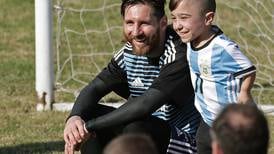 Lionel Messi alegró a los niños durante entrenamiento en Argentina