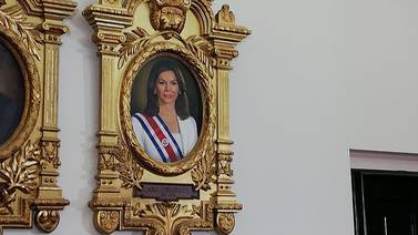 Nuevo directorio de la Asamblea debe decidir qué hace con el retrato de Luis Guillermo Solís