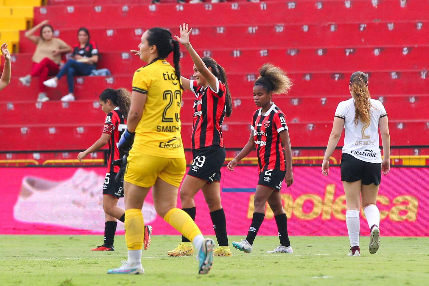 Anyela Mesén fue la figura de Alajuelense contra Sporting, en la victoria manuda 1 a 0. Fotografía: LDA