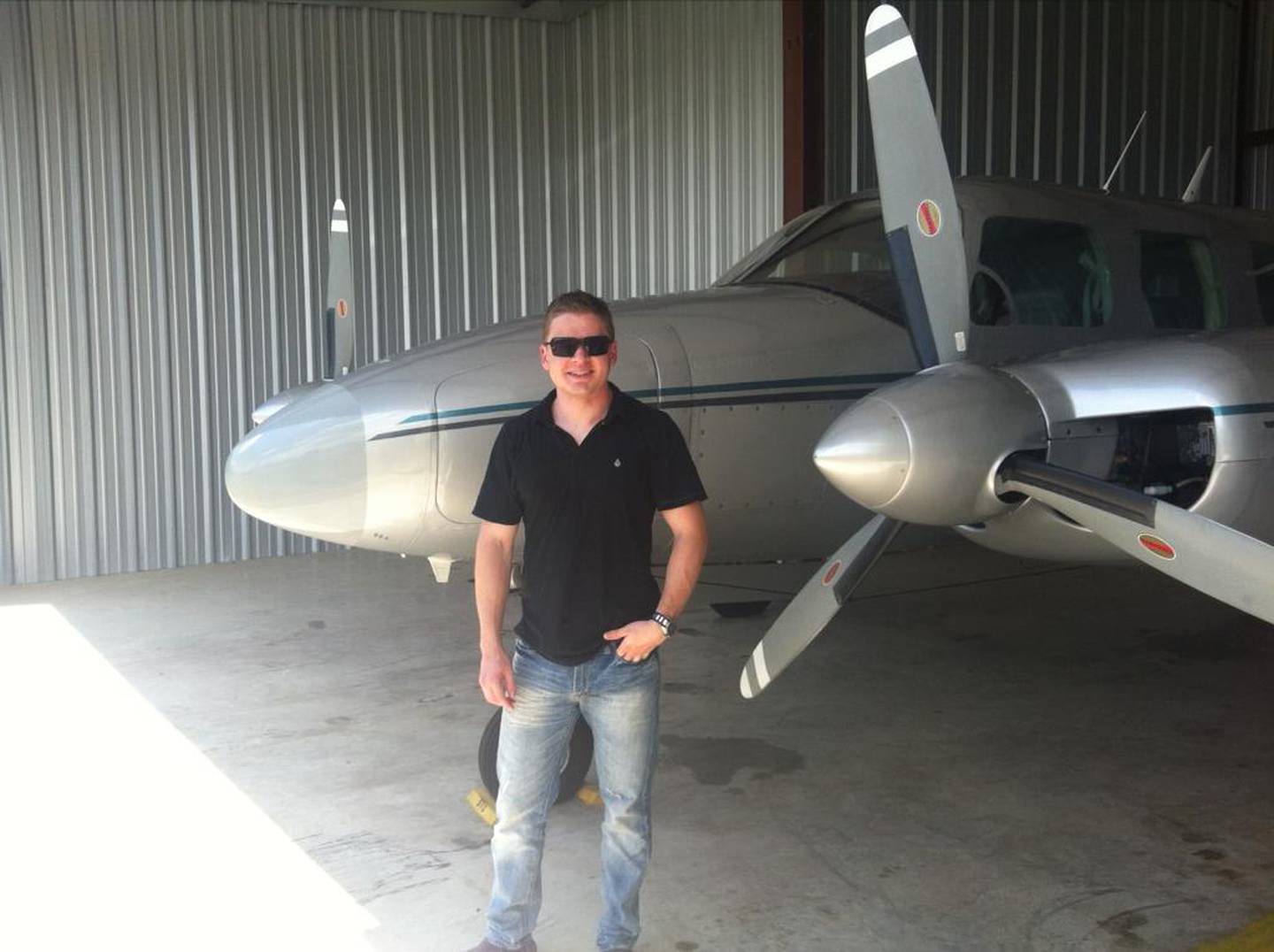 Gabriel Araya es un tico que subió en grande y ahora se dedica a volar aviones