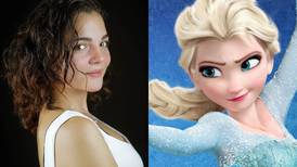 Murió la joven que le dio voz a Elsa en la película Frozen