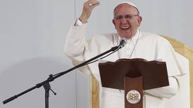 Papa lucha para que fieles vayan a misa los domingos
