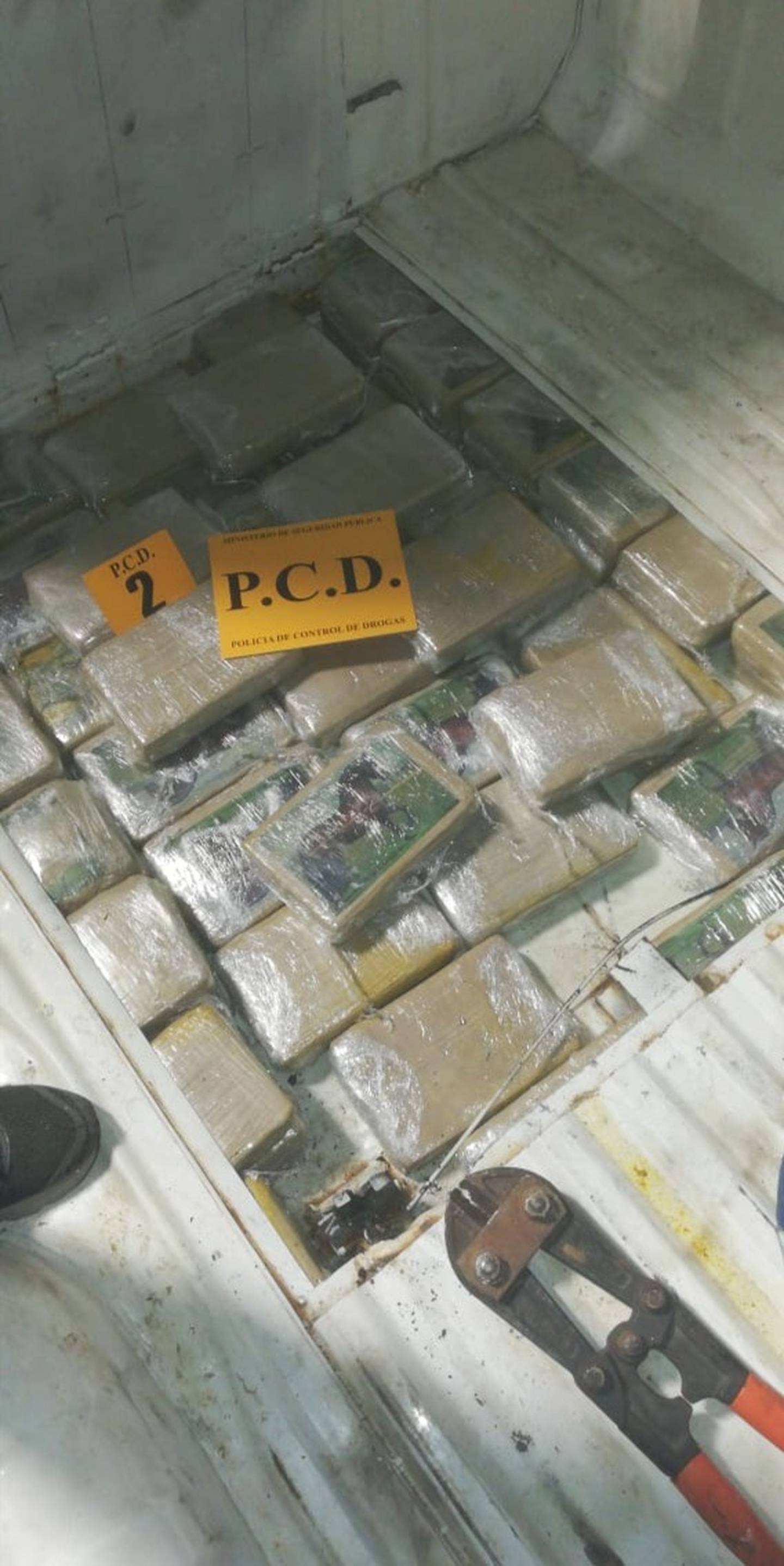 Decomisan 133 kilos de cocaína ocultos dentro de pick up en El Teja de El Guarco, Cartago. Foto MSP.