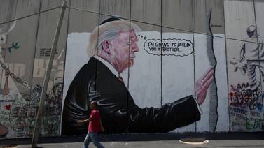 Curiosos murales de Trump