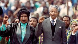 Murió Winnie Mandela, una controvertida figura de la lucha contra el apartheid en Sudáfrica