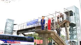 Bautizan puente peatonal frente al Colegio de Periodistas como “Libertad de Prensa”