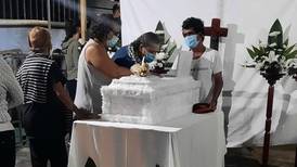 Corazones solidarios ayudaron en funeral de bebé que murió en choque en Coronado, Osa