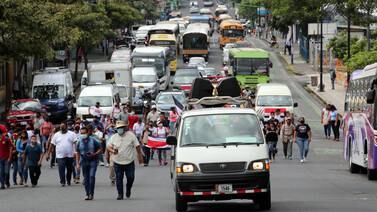 Transportistas de estudiantes se manifiestan en San José centro