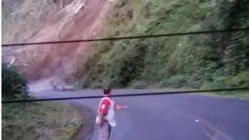 (Video) Paciente que iba en ambulancia grabó enorme deslizamiento en el cerro de la Muerte