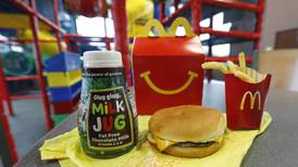 McDonald’s “esconderá” la quesoburguesa en su menú infantil