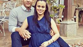 Excombatiente Pamela Alfaro ya está a punto de dar a luz pero la bebé está esperando que su papá regrese 